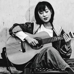 一边洗澡一边被c捏奶头视频
