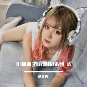 一边洗澡一边被c捏奶头视频
