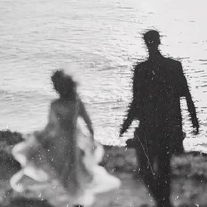 一边洗澡一边被c捏奶头视频
